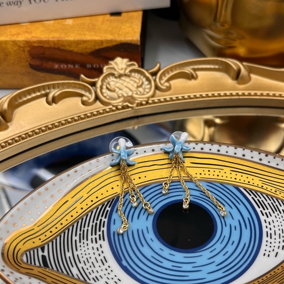 🆕 LES NEREIDES 🧿 NWOT Blue Bell Flower Dangling Crystal Post Earrings - Picture 3 of 16